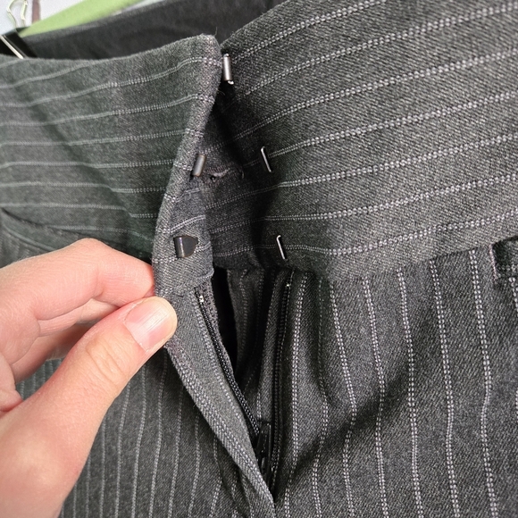 EXPRESS | Editor Flare in Gray Stripe sz 4R - Picture 4 of 6